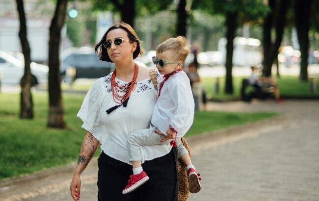 Одинокі мами або тати можуть щомісяця отримувати грошову допомогу на дитину – оформити її можна швидко та зручно онлайн через портал Дія Одинокі мами або тати можуть щомісяця отримувати грошову допомогу на дитину – оформити її можна швидко та зручно онлайн через портал Дія