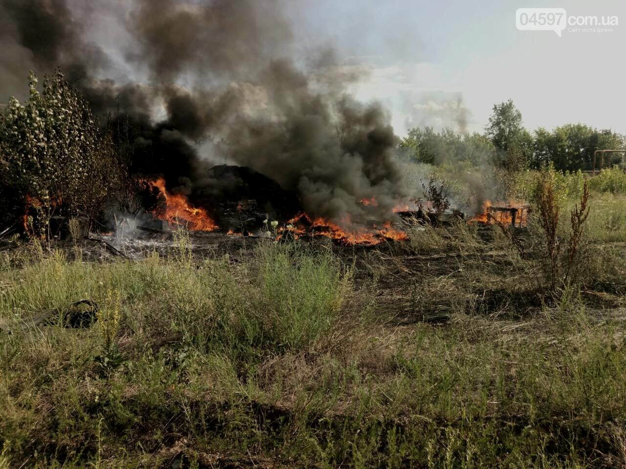 У Бучі горіло сміттєзвалище, фото-2 У Бучі горіло сміттєзвалище, фото-2