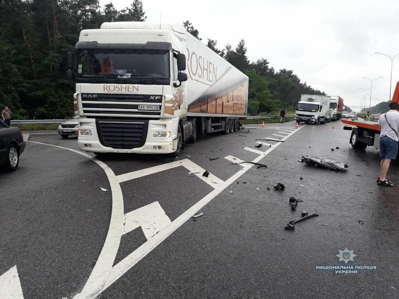 У ДТП на Київщині загинула жінка та дитина, фото-1 У ДТП на Київщині загинула жінка та дитина, фото-1