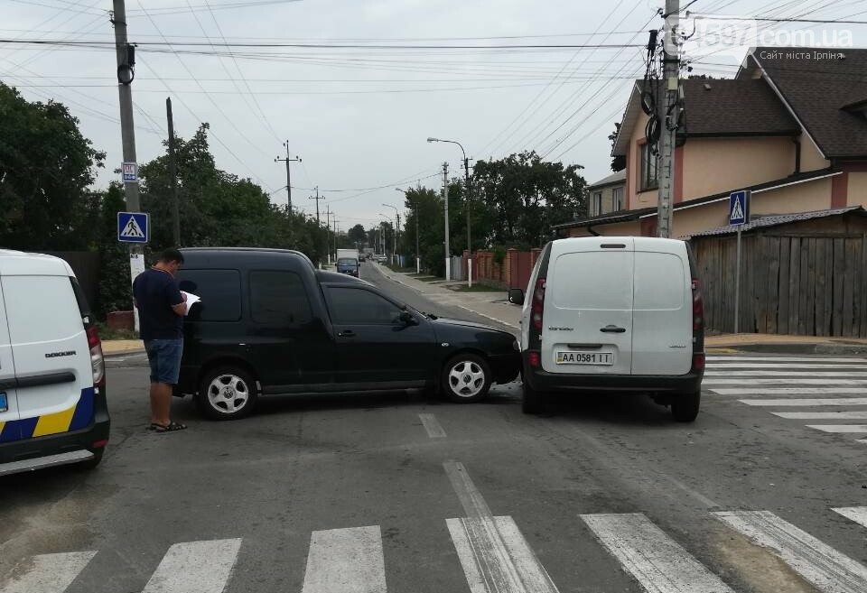ДТП на вулиці Озерній в Ірпені, фото-1 ДТП на вулиці Озерній в Ірпені, фото-1