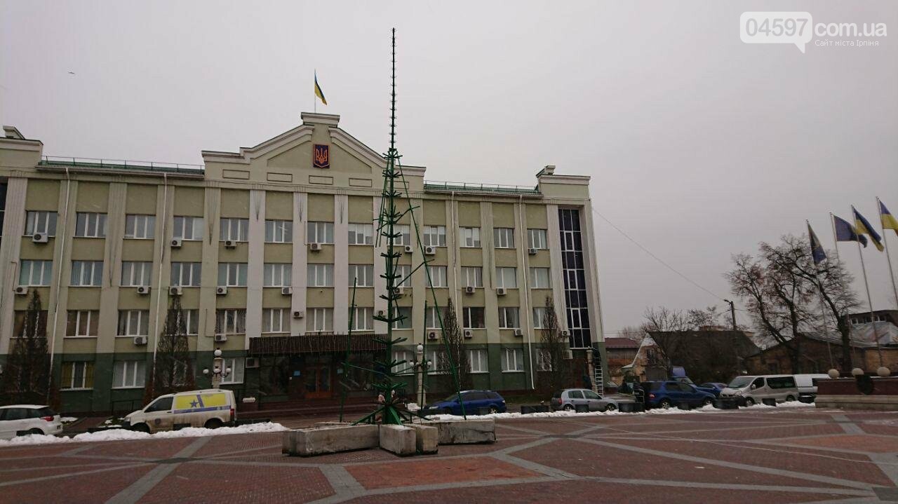 В Ірпені та Бучі почали монтувати головні ялинки міста, фото-1 В Ірпені та Бучі почали монтувати головні ялинки міста, фото-1