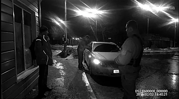 П'яного «поборника» виконання ПДР забрали до поліції за хул..., фото-5 П'яного «поборника» виконання ПДР забрали до поліції за хуліганство, фото-5