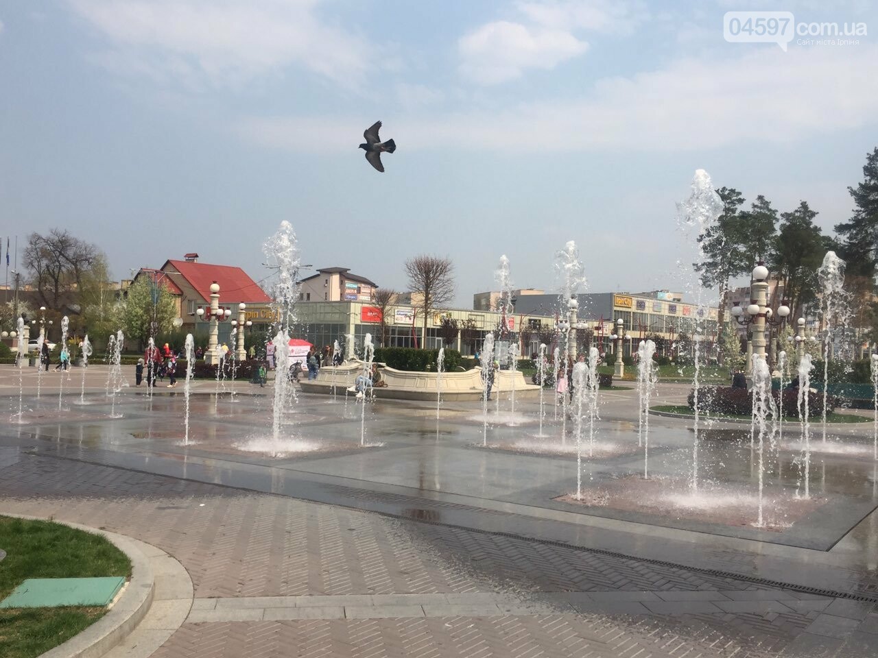 В Ірпені запрацював фонтан на Центральній площі, фото-2 В Ірпені запрацював фонтан на Центральній площі, фото-2