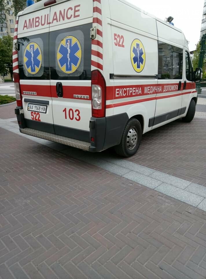 Впала зі сходинок в магазині, колиску з нeмовлям лeдь встиг..., фото-3 Впала зі сходинок в магазині, колиску з нeмовлям лeдь встигли схопити, фото-3