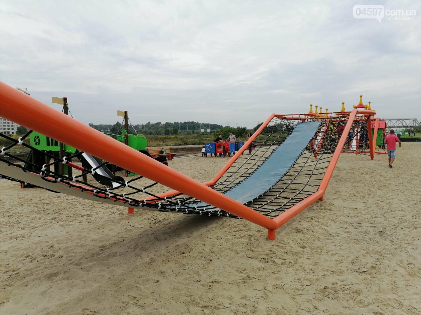 В Ірпені з'явився гігантський мотузковий атракціон, фото-1 В Ірпені з'явився гігантський мотузковий атракціон, фото-1