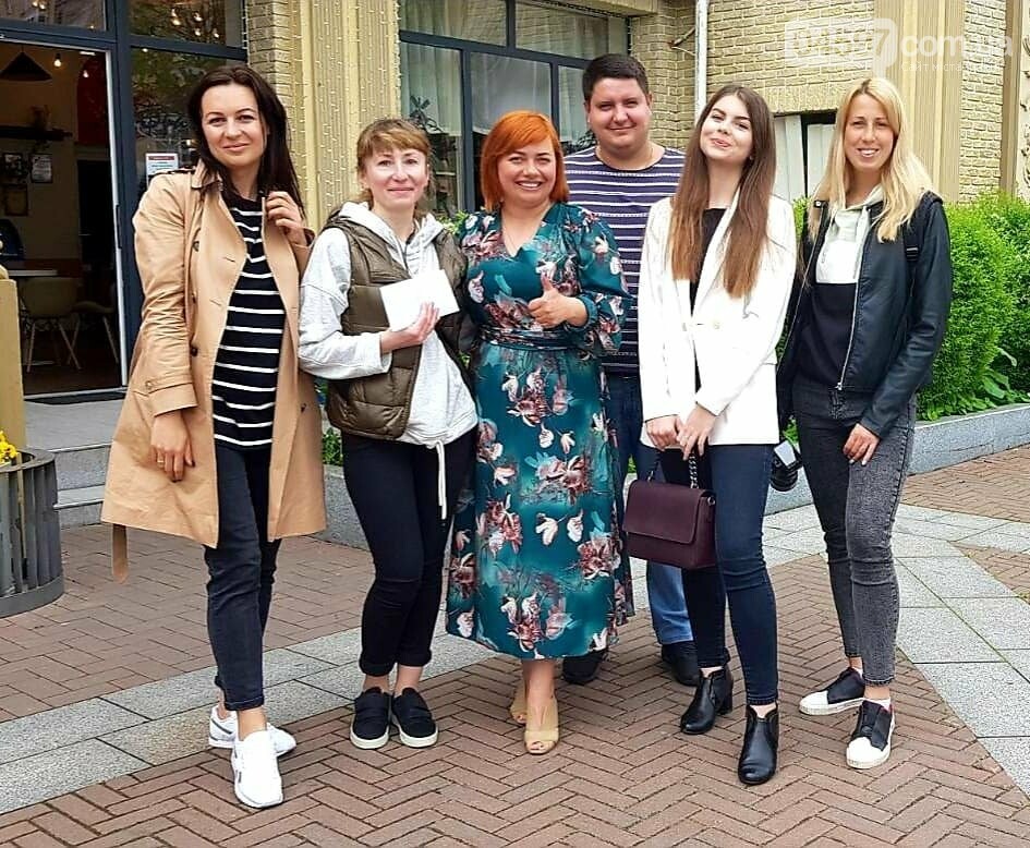 Виконком Ірпеня передав гроші на лікування хворої дитини Виконком Ірпеня передав гроші на лікування хворої дитини