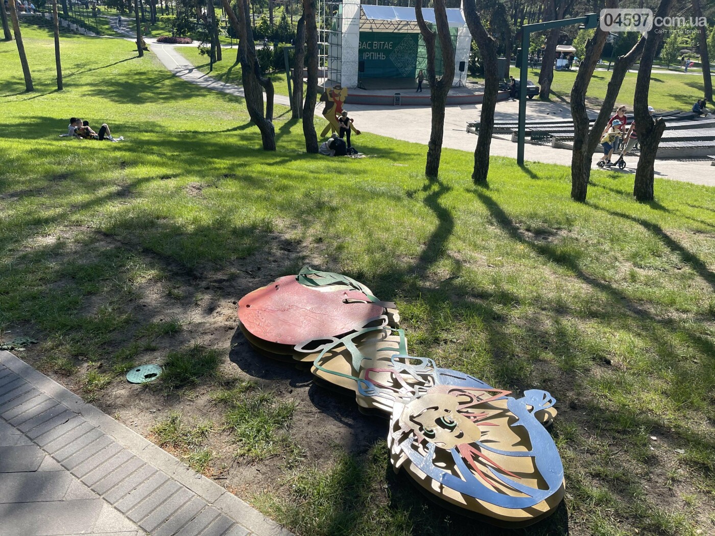 В Ірпені повалили фігуру Незнайки В Ірпені повалили фігуру Незнайки, Сайт Ірпеня 04597
