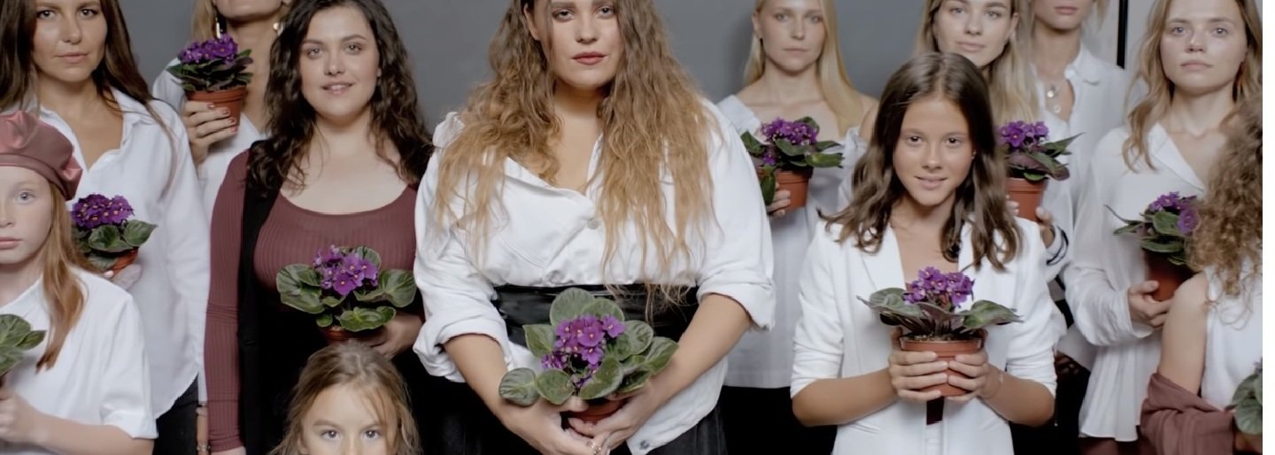 Науковці знайшли "ляп" у відео на пісню "Плакала" гурту KAZKA Науковці знайшли "ляп" у відео на пісню "Плакала" гурту KAZKA, Наталья Черненко