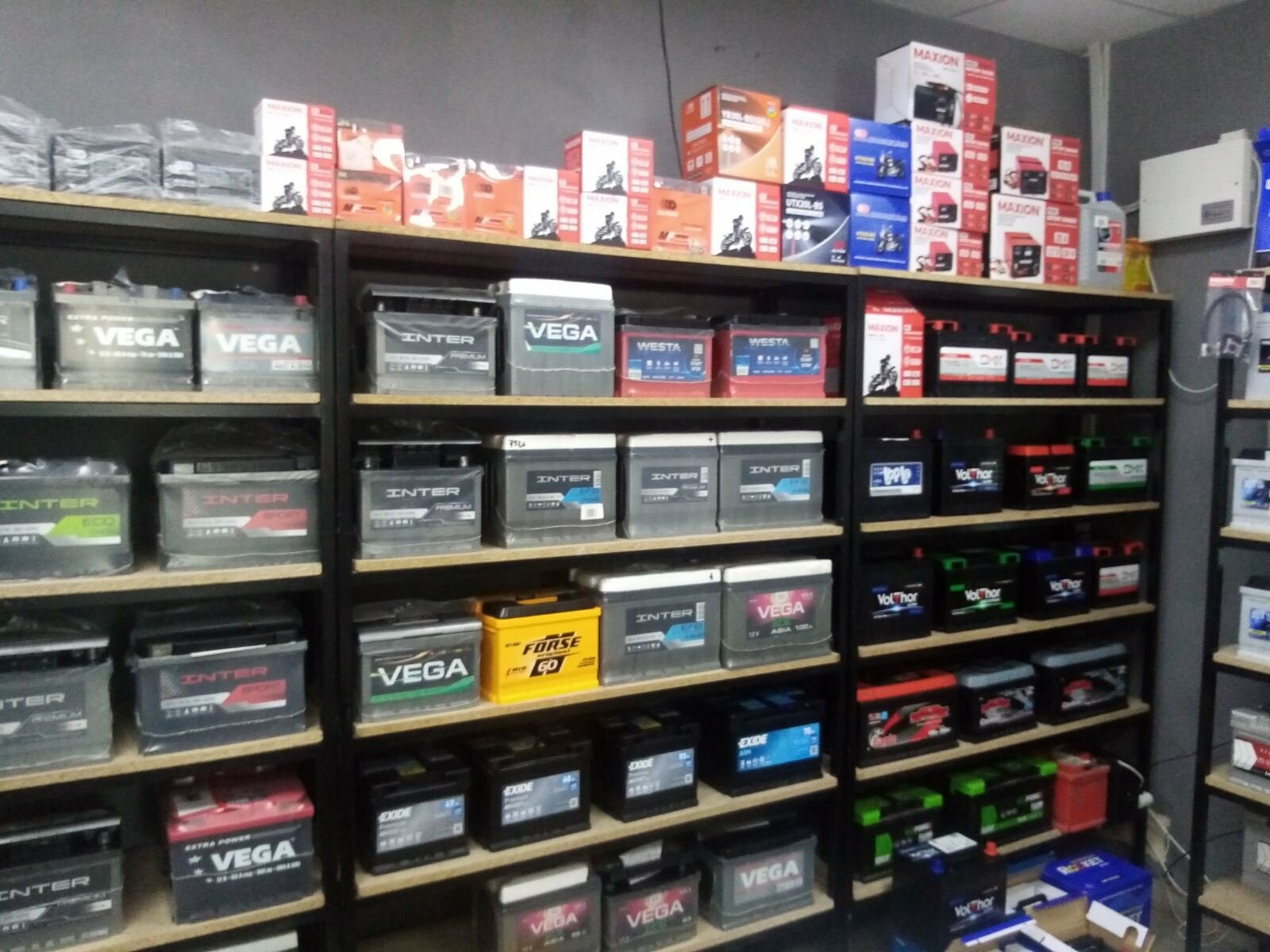 Ассортимент аккумуляторов в магазине 220km Ирпень